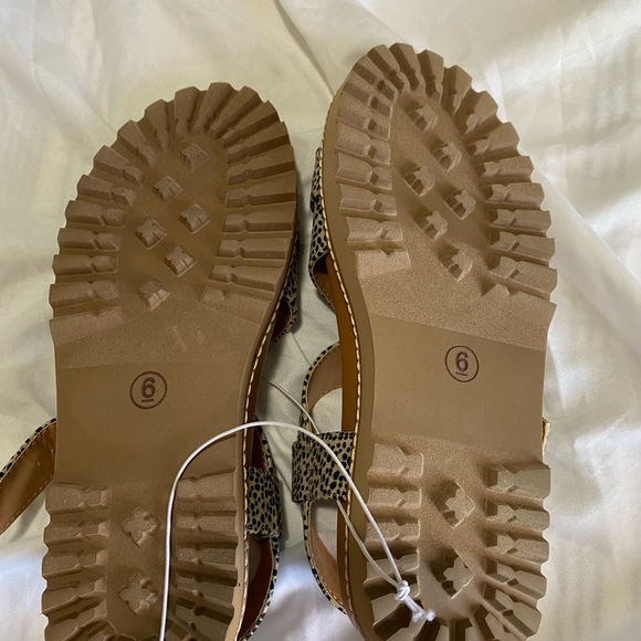 Platform Sandals - Picture 3 of 4